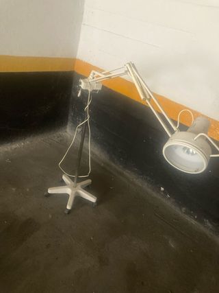 Lámpara lupa Fase y de regalo otra  marca Luxo