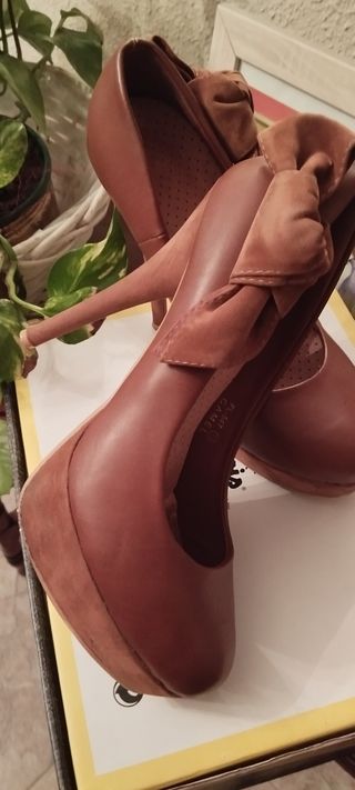 Zapatos de tacón Camel 