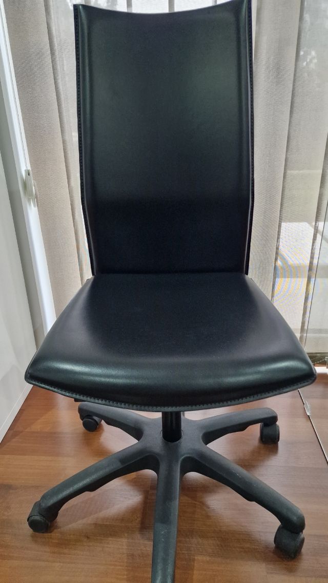 Silla regulable, piel auténtica