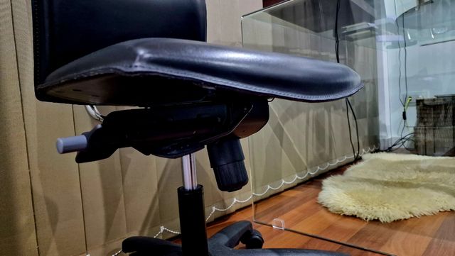 Silla regulable, piel auténtica