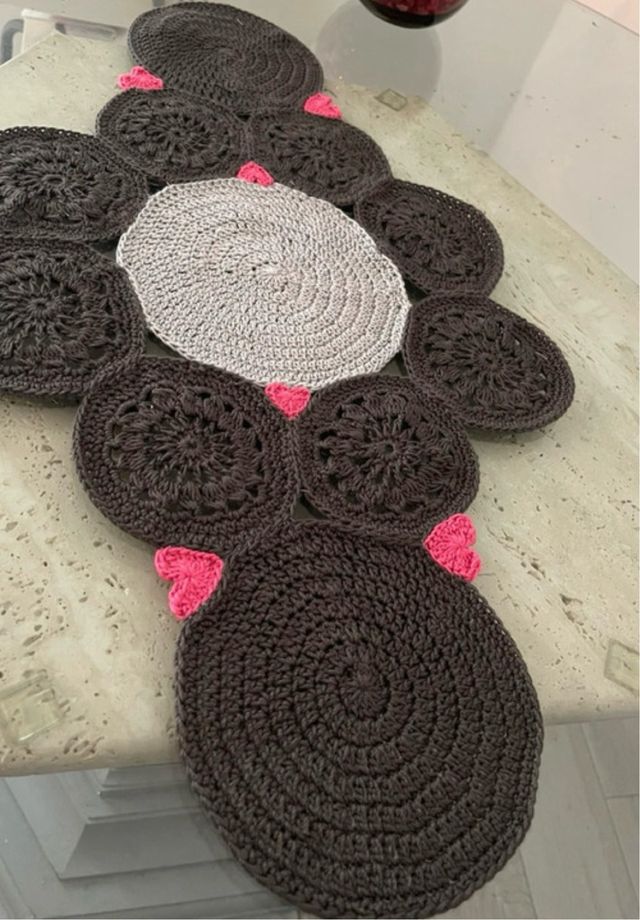 Tapete / Camino de mesa hecho a mano