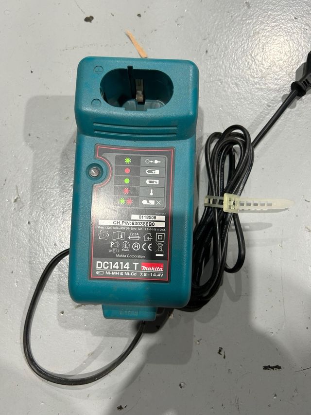 Cargador makita dc1414t