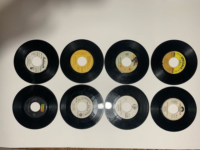 8 dischi vinile 45 giri autori vari