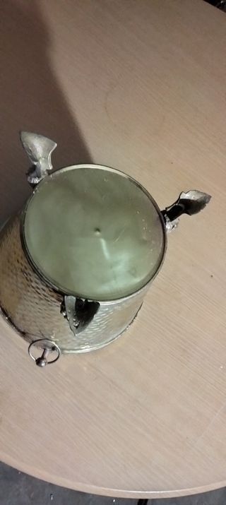 Se vende macetero latón