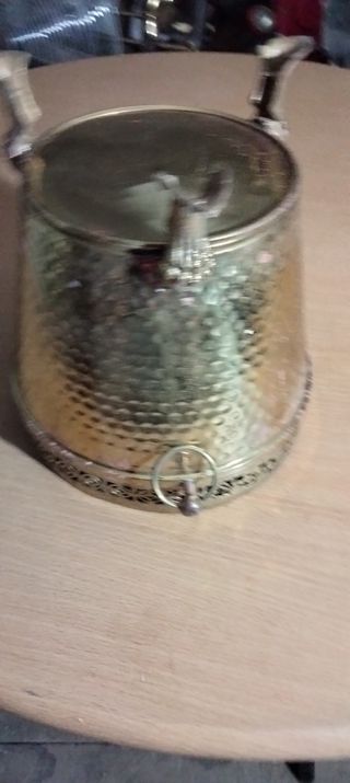 Se vende macetero latón