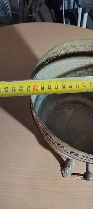 Se vende macetero latón