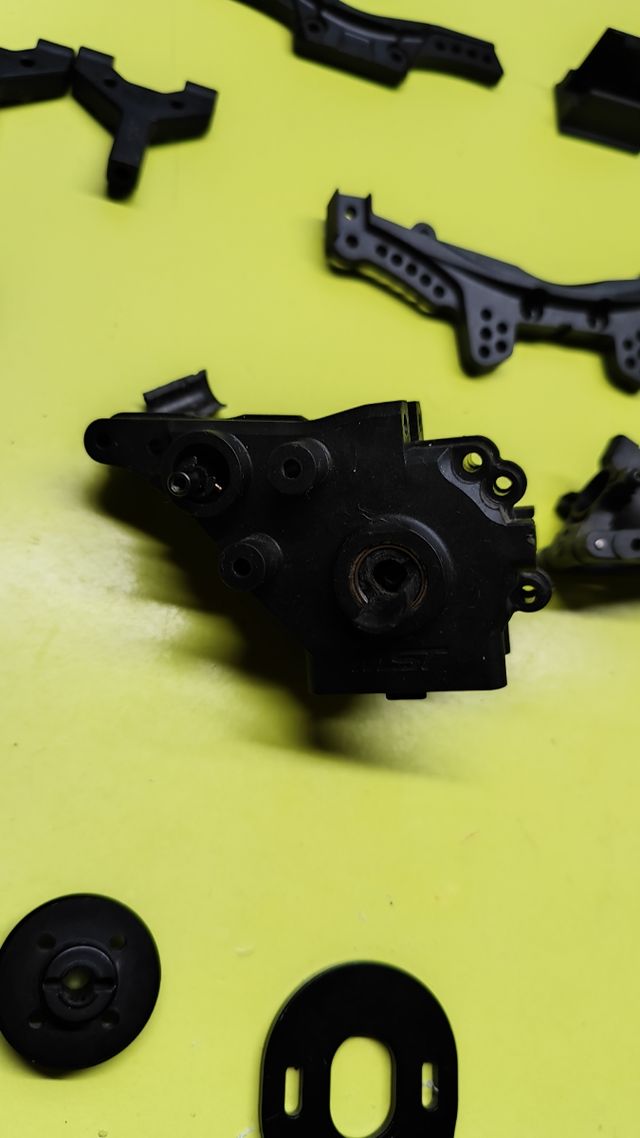 Piezas varias Yokomo y MST 