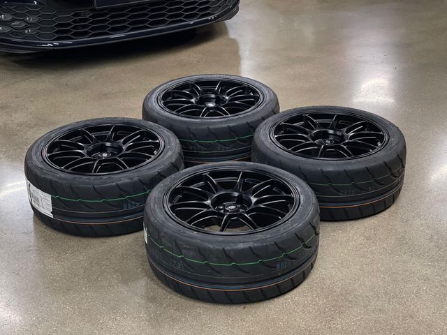 Llantas VR5 + Neumaticos Toyo R888R Para Yaris GR