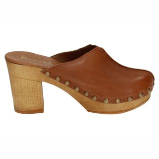 ZUECO PIEL TACHUELAS