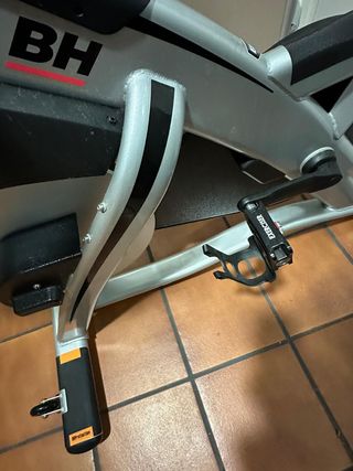Bicicleta estática BH fines Duke mag