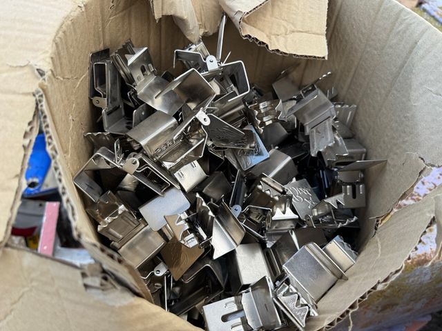 Gancho clips para alfombra