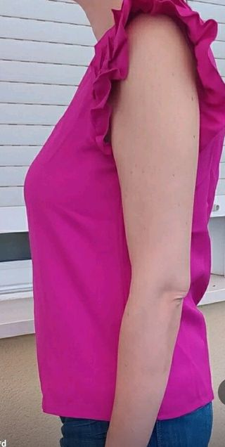 Blusa suelta volantes rosa fucsia 