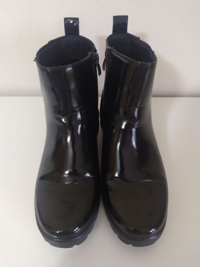 Botines negros charol