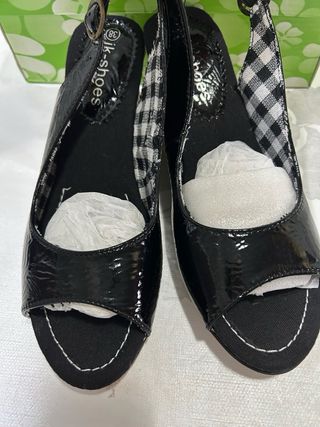 Sandalias se cuña color negro