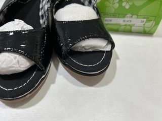 Sandalias se cuña color negro