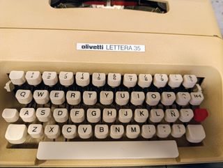 Maquina de escribir olivetti lettera 35