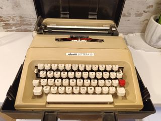 Maquina de escribir olivetti lettera 35