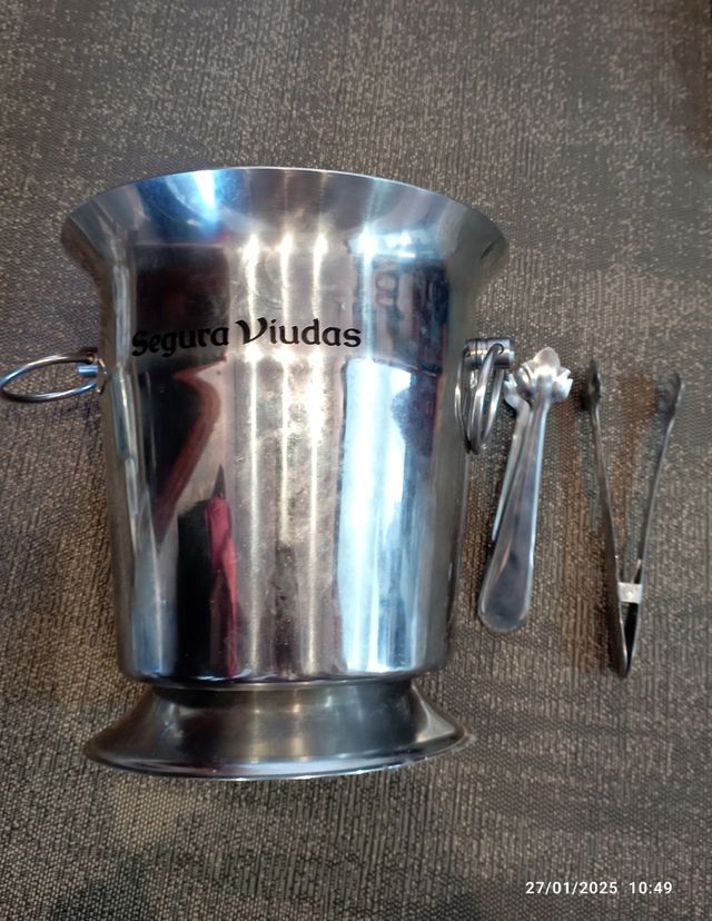 Cubitera y pinza de regalo