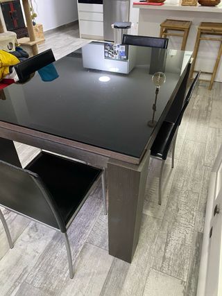 Mesa y sillas