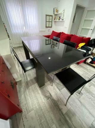Mesa y sillas