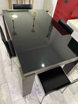 Mesa y sillas