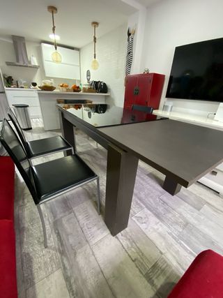 Mesa y sillas