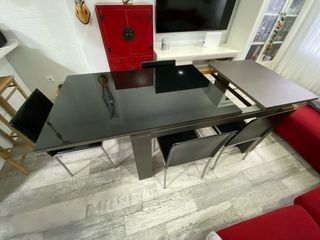 Mesa y sillas