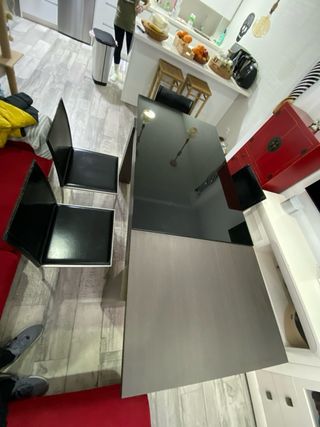 Mesa y sillas