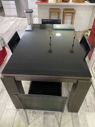 Mesa y sillas