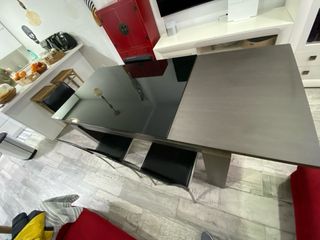 Mesa y sillas