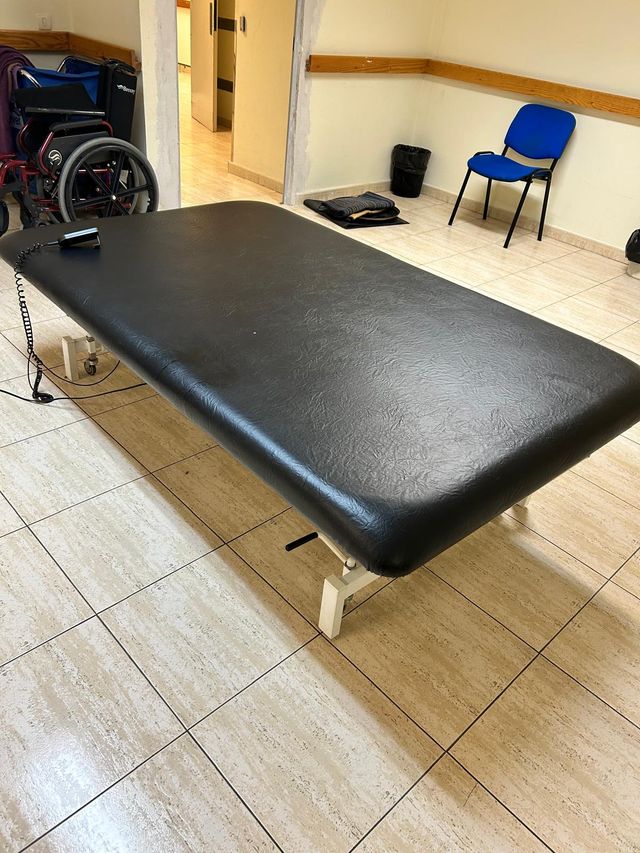 2 Camillas eléctricas bobath