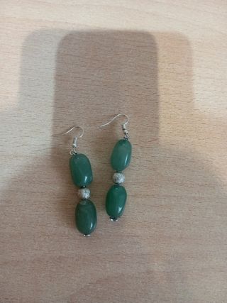 Pendientes verdes y plateados