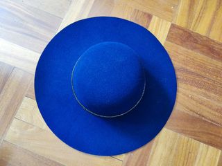 Cappello donna blu con strass. Zuiki