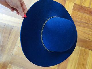 Cappello donna blu con strass. Zuiki