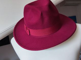 Cappello donna bordeaux. Marca Blue Sand