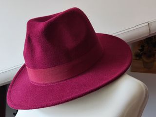 Cappello donna bordeaux. Marca Blue Sand