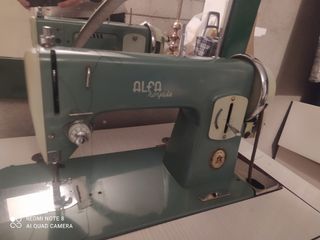 Preciosa máquina de coser