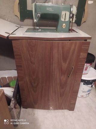 Preciosa máquina de coser