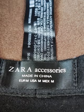 Cappello donna blu e beige. Zara