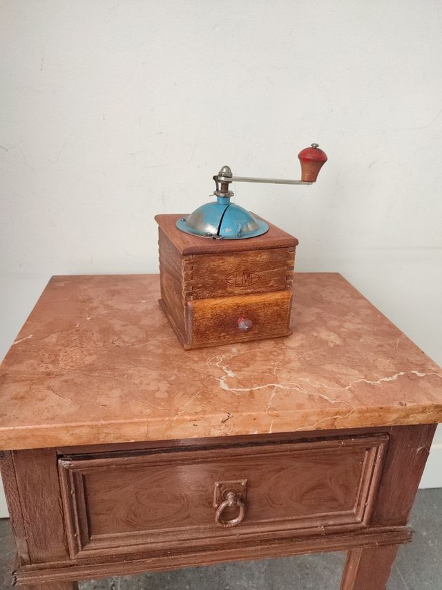 Molinillo de café antiguo