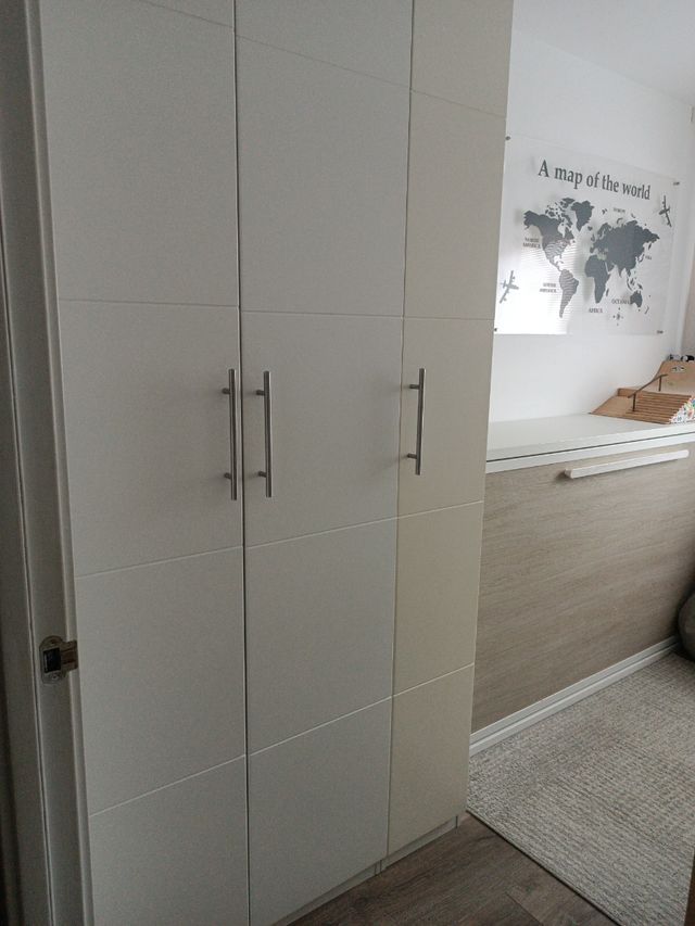 Armario  blanco tres puertas