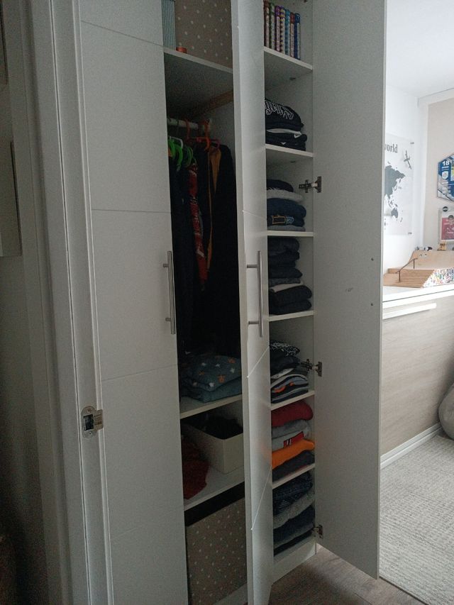 Armario  blanco tres puertas