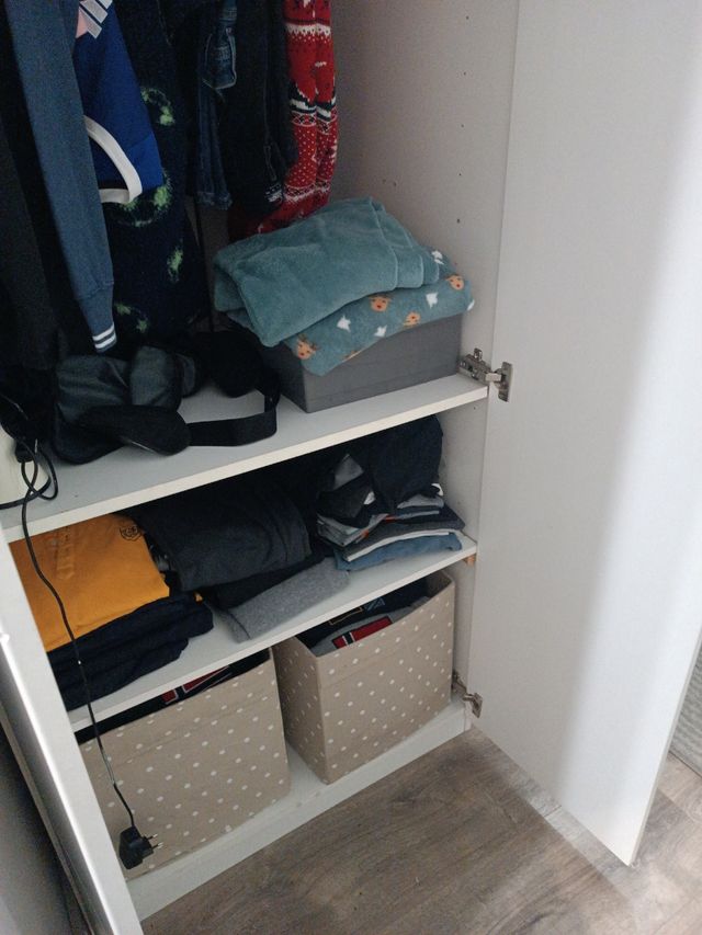 Armario  blanco tres puertas