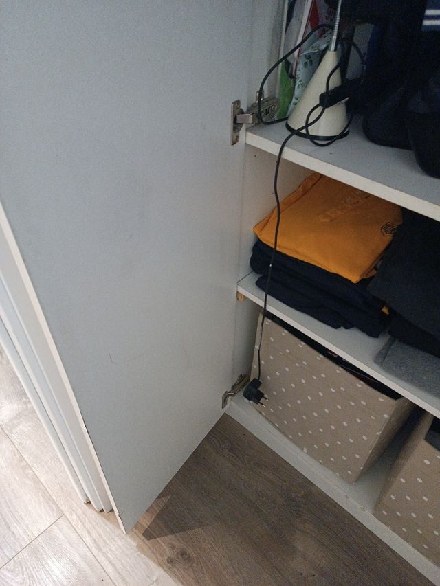 Armario  blanco tres puertas