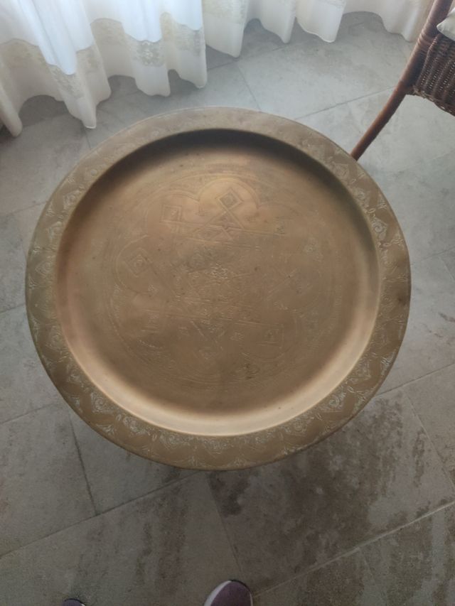 Mesa marroqui  para tomar the, de metal