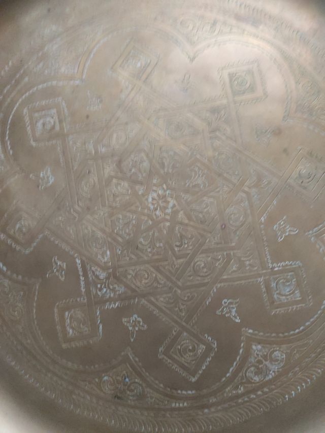 Mesa marroqui  para tomar the, de metal