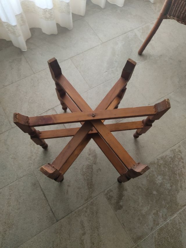 Mesa marroqui  para tomar the, de metal