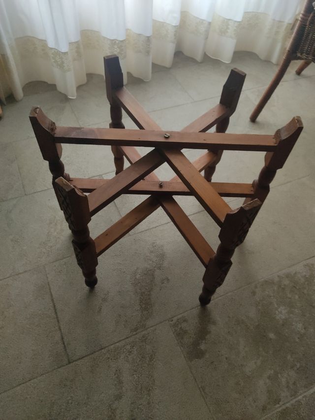Mesa marroqui  para tomar the, de metal
