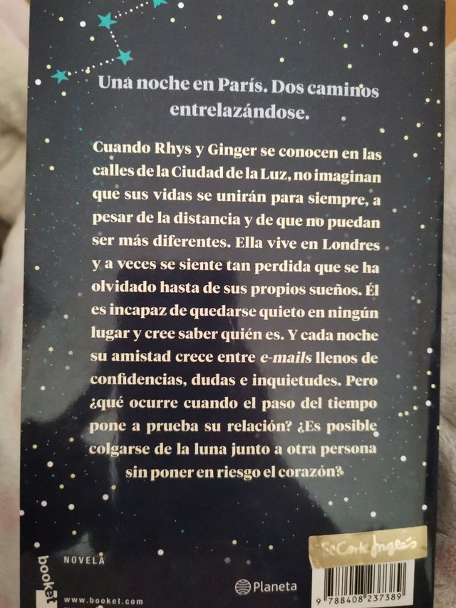 Nosotros en la luna: El libro más vendido del año en edición de bolsillo