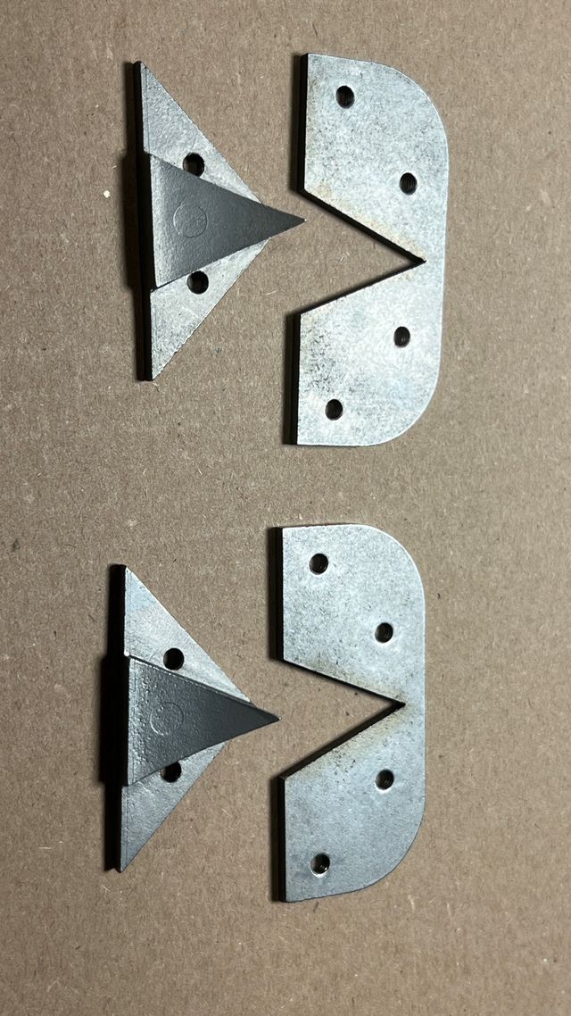 Pinza scantonatrice per lamiere